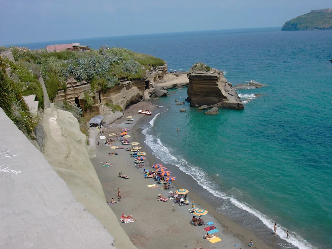 Cala Nave a Ventotene