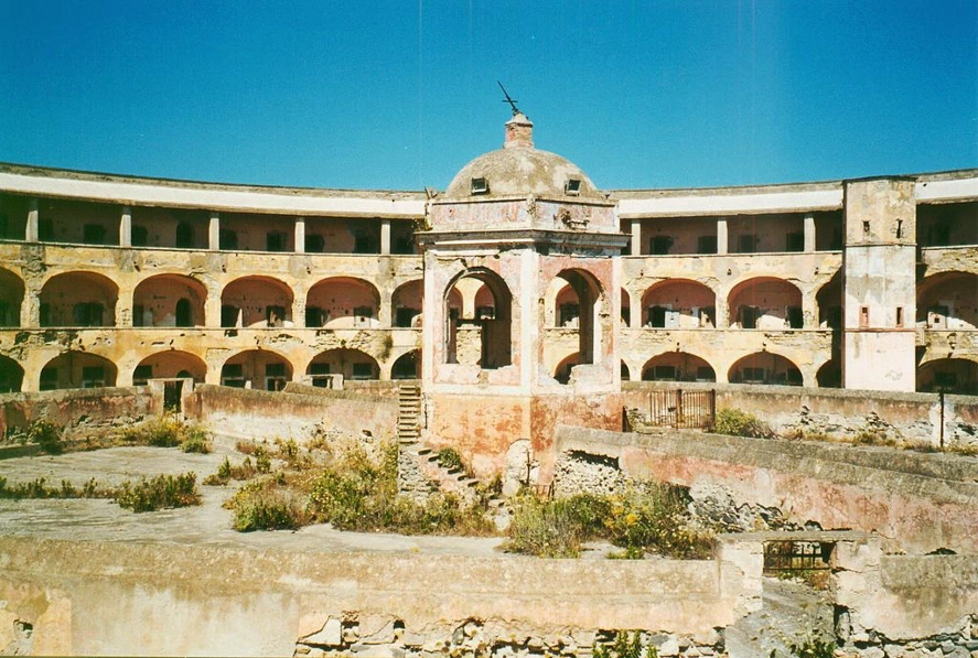 Guida ai musei e ai siti storici da visitare alle isole Pontine